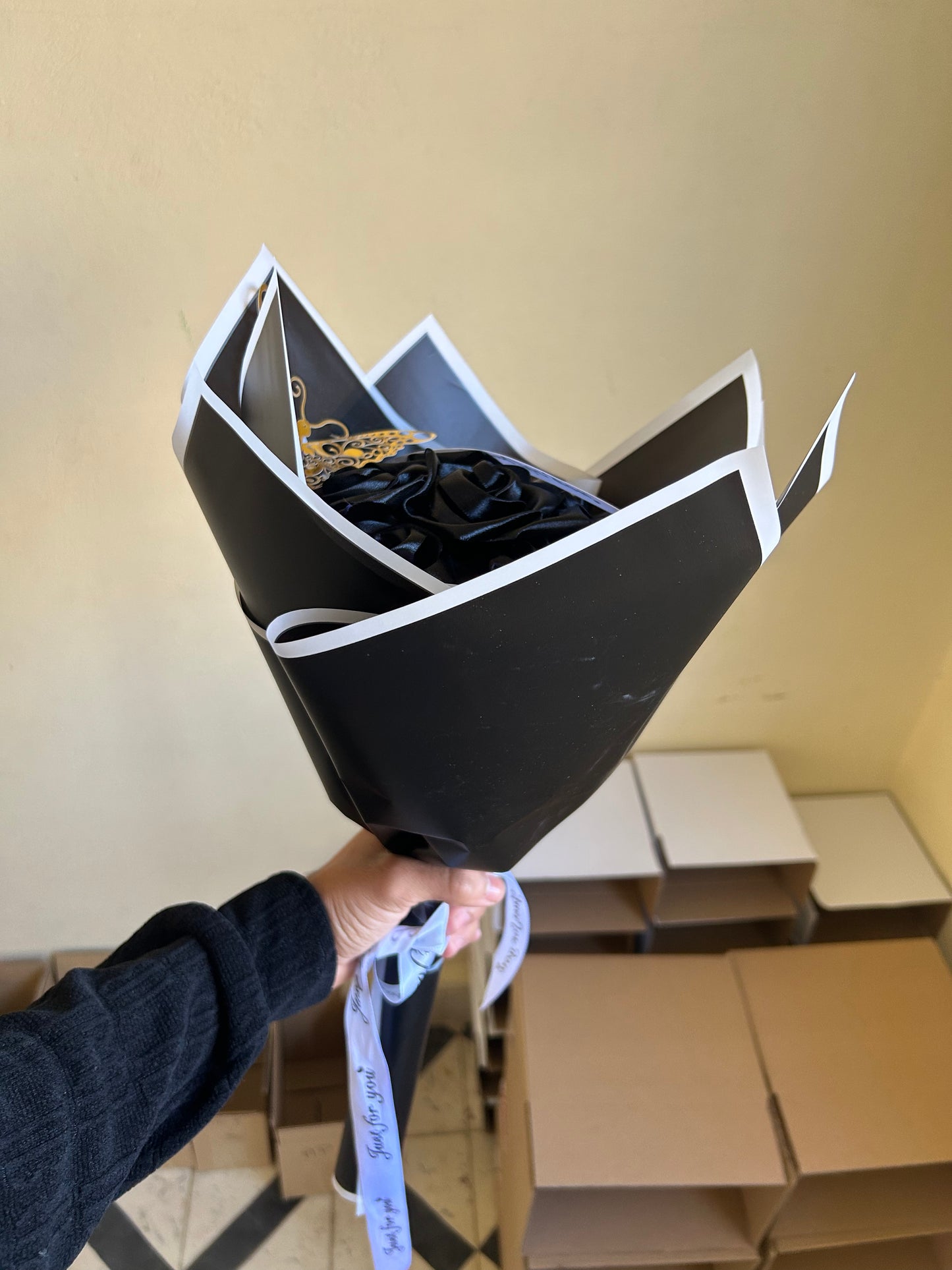 Bouquet de Roses Noires – Élégance Intemporelle