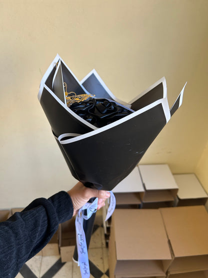 Bouquet de Roses Noires – Élégance Intemporelle