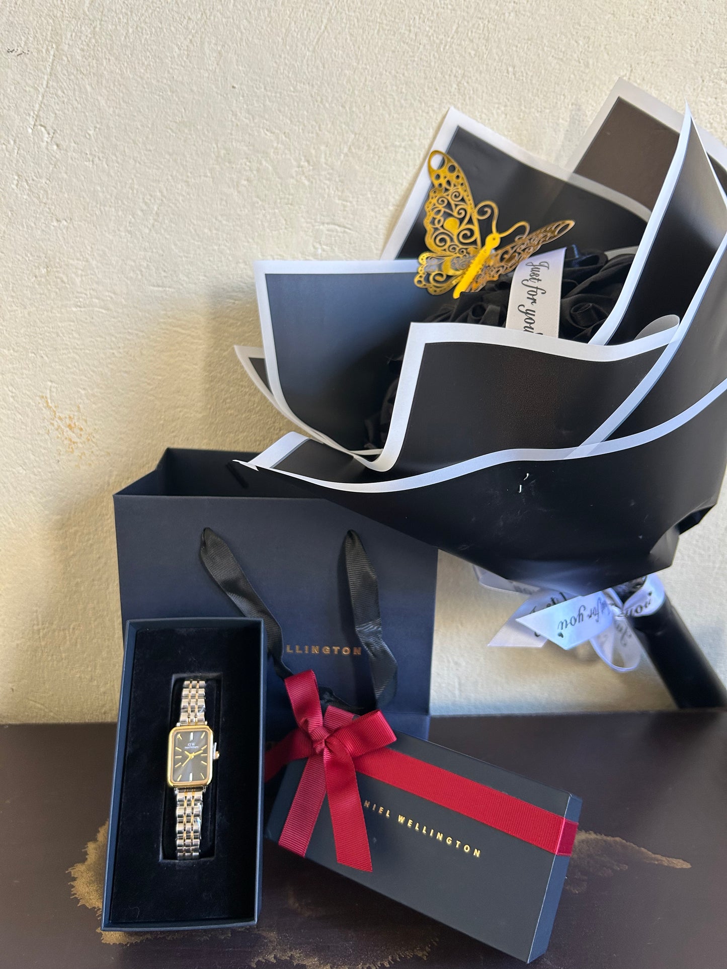 Daniel Wellington Femme – Avec Coffre+bouquet fleur