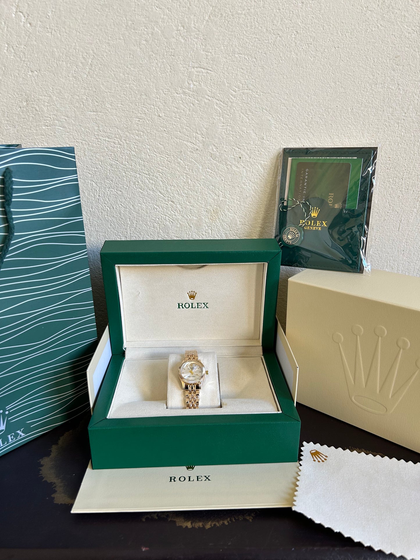 Rolex Femme – Tableau Blanc Avec Coffre
