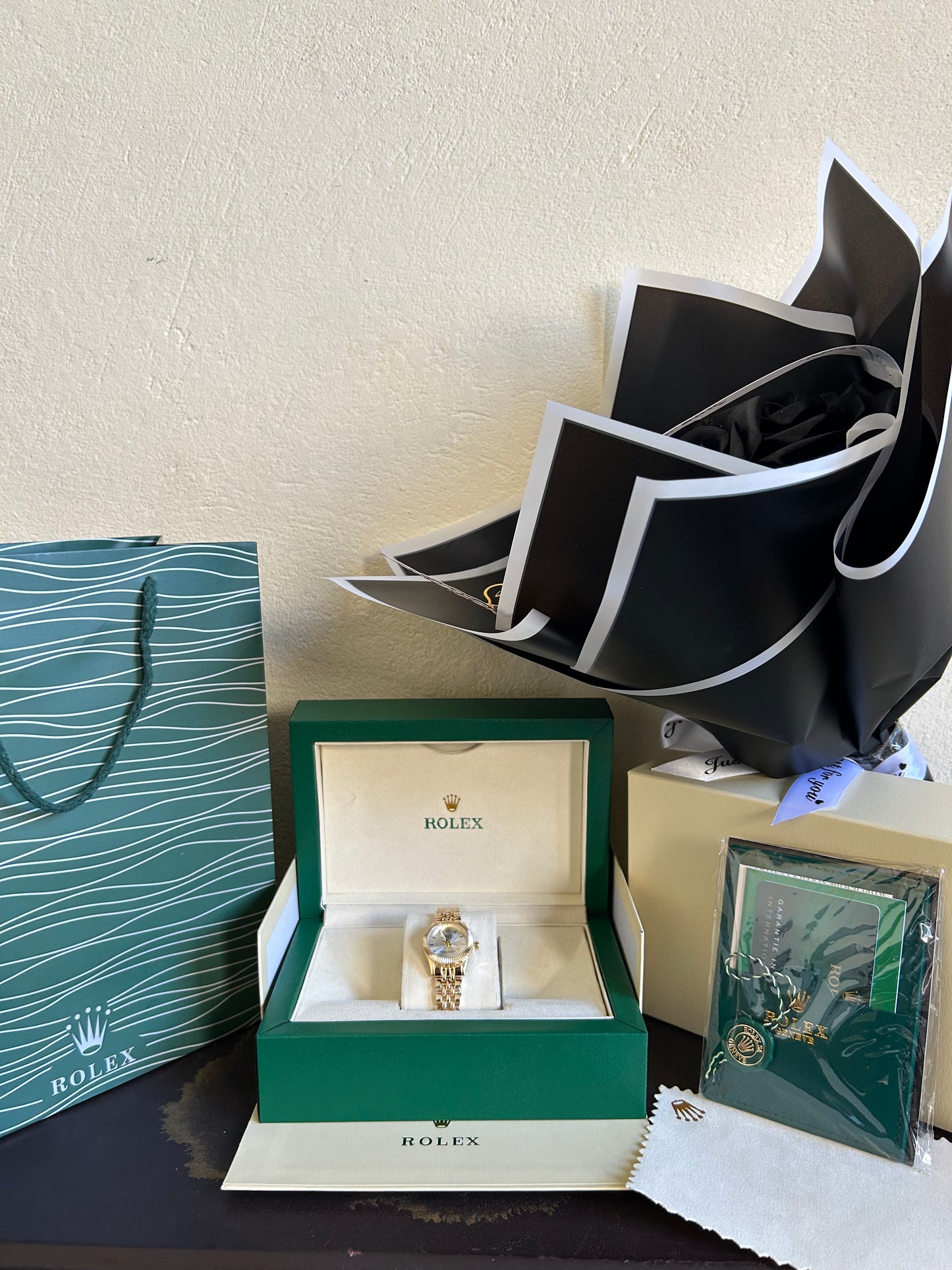 Rolex Femme – Tableau Blanc Avec Coffre+bouquet